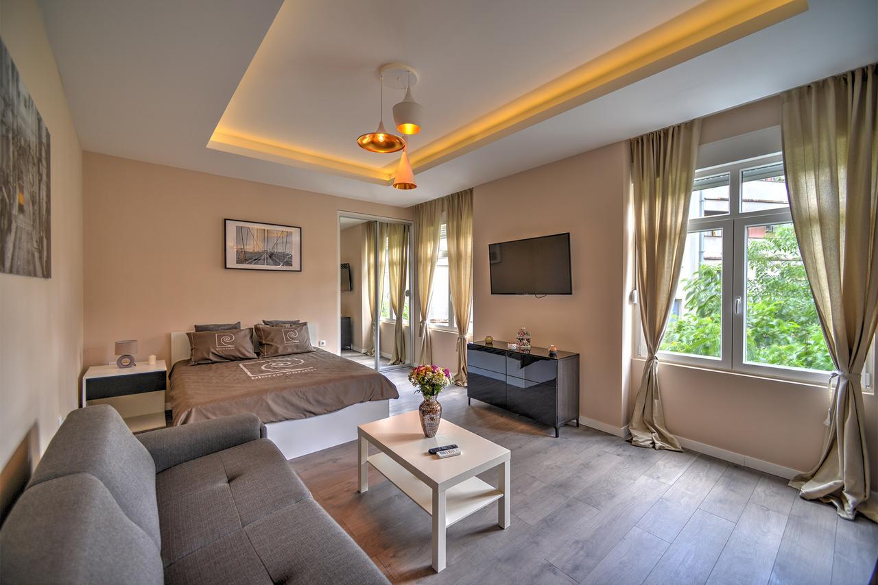 H&M Lux Appartment Downtown New Белград Экстерьер фото